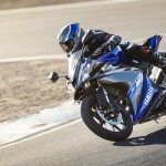 2014-Yamaha-YZF-R125-EU-Race-Blu-Action-001