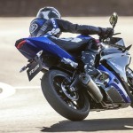 2014-Yamaha-YZF-R125-EU-Race-Blu-Action-008