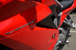 La nouvelle Honda VFR 800F vous rendra le sourire