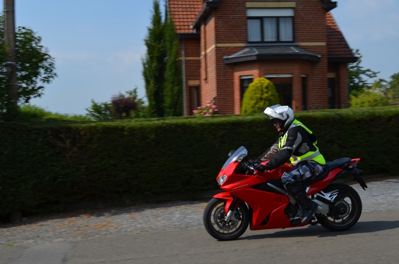 La nouvelle Honda VFR 800F vous rendra le sourire