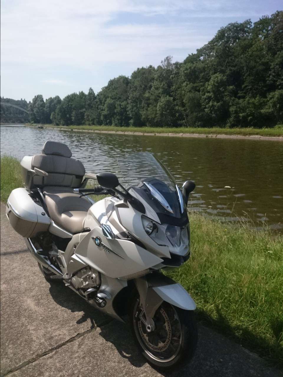 Imposante et hautement statutaire, la K1600GTL Exclusive trône au sommet des GT.