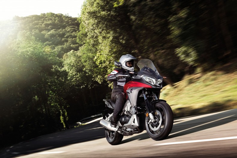 Du neuf chez Honda : la VFR800X, une Goldwing anniversary et une F6B 2015 honda vfr 800x crossrunner