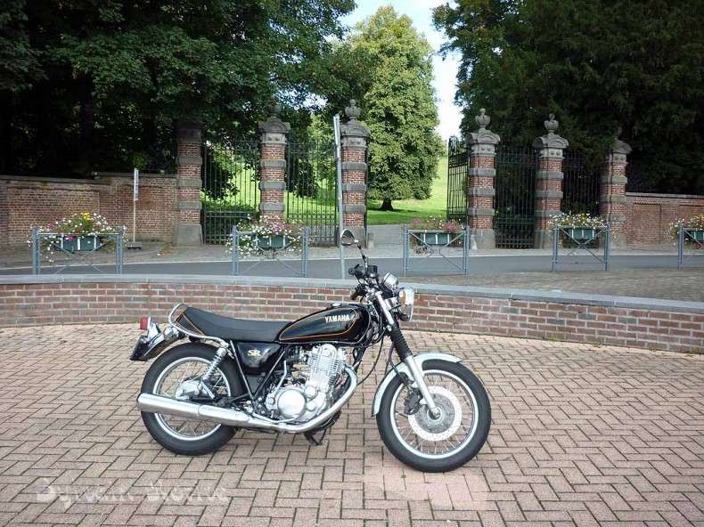 Yahama SR 400, retour vers le passé. Yamaha SR400