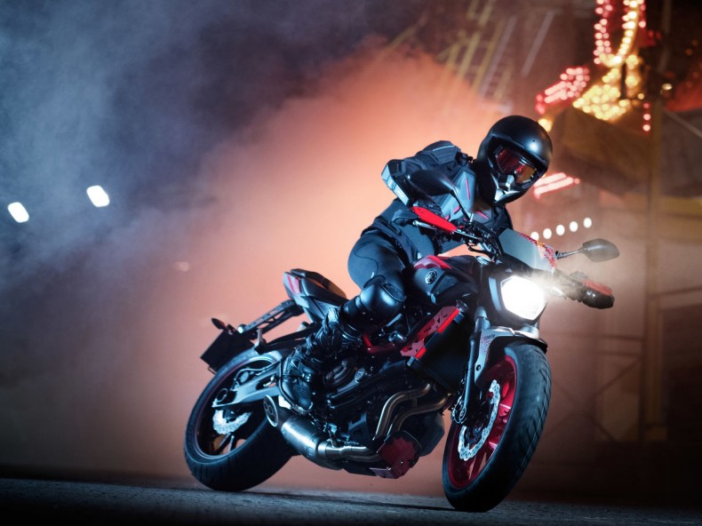 Nouveau spot Yamaha MT-07…On Stunt un peu ?