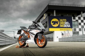 KTM RC390: la menace vient d&rsquo;en bas