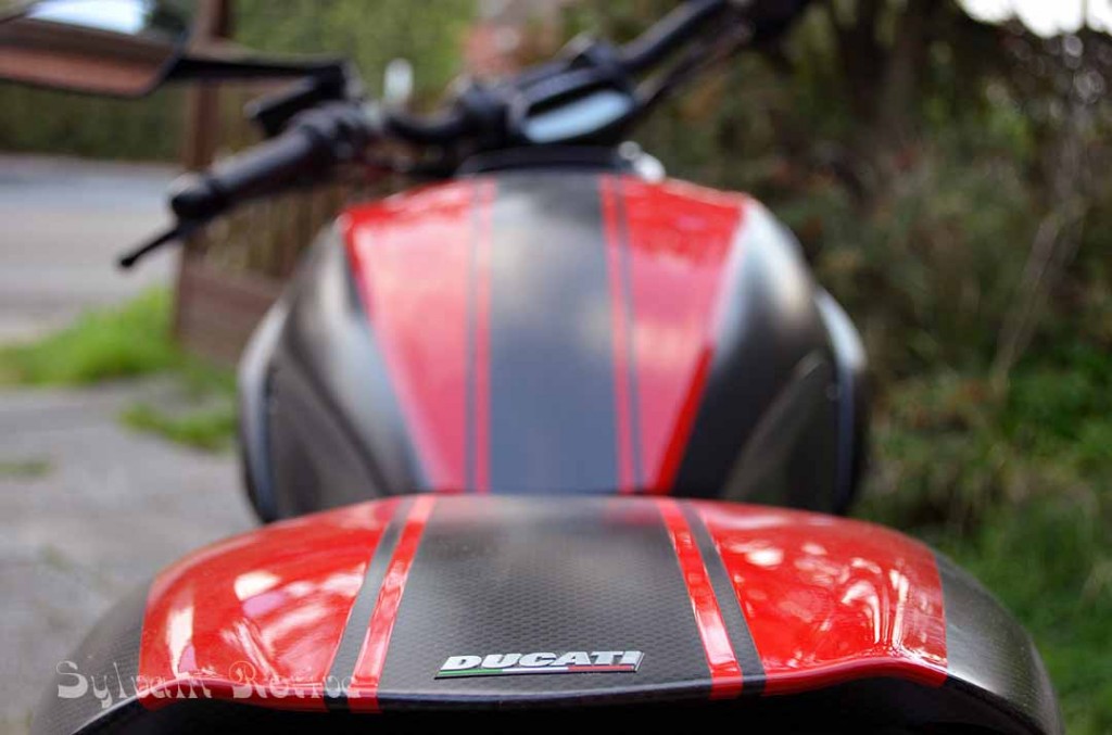 ducati diavel carbon