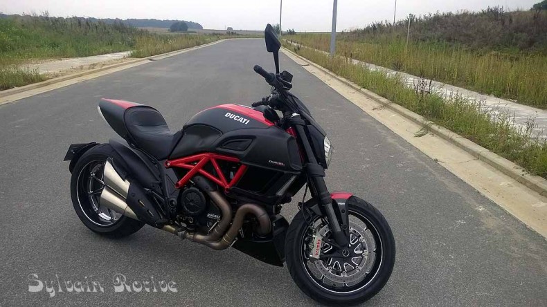 Ducati Diavel, rencontre avec le diable ducati diavel carbon 2014