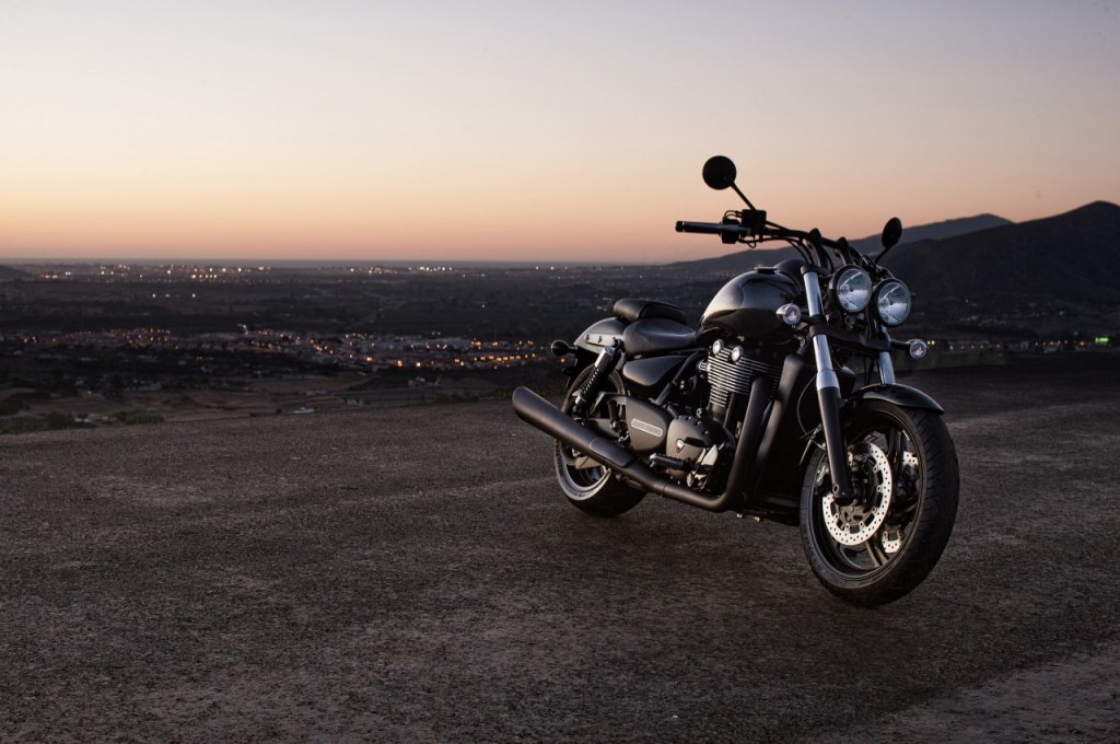 Ca bouge aussi chez Triumph : nouvelles Tiger 800, Thunderbird Nightstrom et Rocket X