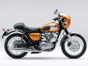 Kawasaki Japon tune la W800 en café racer