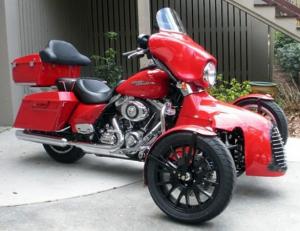 Une Harley Street Glide jalouse du Spyder