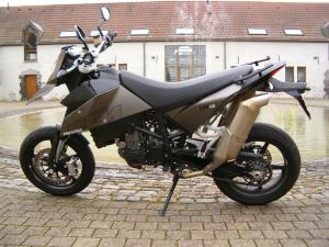 KTM 690 Supermoto Prestige &#8211; Fun d&rsquo;abord mais encore&#8230;