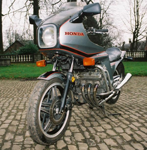 Honda Six bomb comme une bombe!