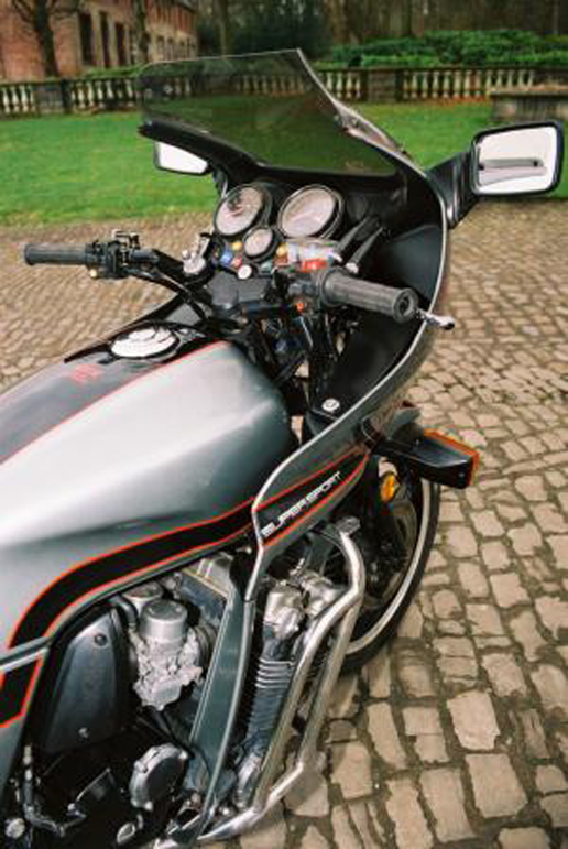 Honda Six bomb comme une bombe!