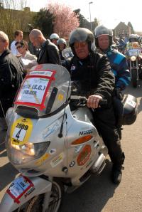 Dans le ballet des motards du Tour des Flandres