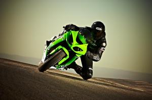 ZX10R Vs Gsxr 1000 2010 : comparatif à  contre-sens