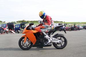 KTM 1190 RC8 &#8211; Essai piste 2009