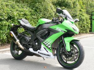 ZX10R Vs Gsxr 1000 2010 : comparatif à  contre-sens