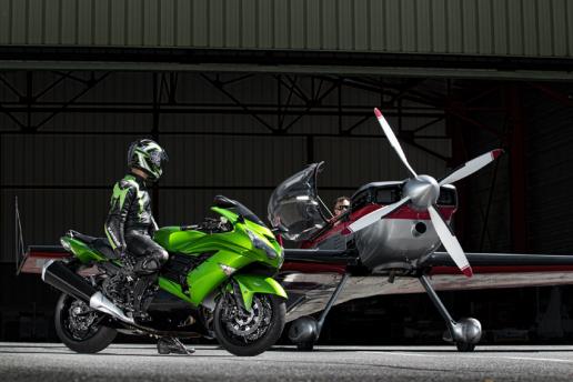 Kawasaki ZZR 1400 2012 vs Suzuki Hayabusa