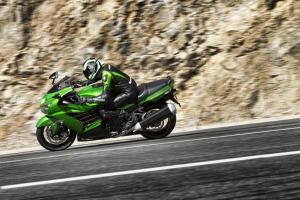 Kawasaki ZZR 1400 2012 vs Suzuki Hayabusa