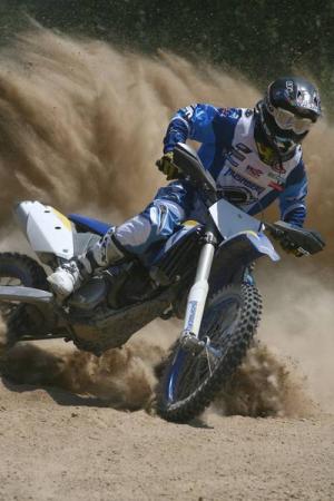 Husaberg prolonge Oriol Mena