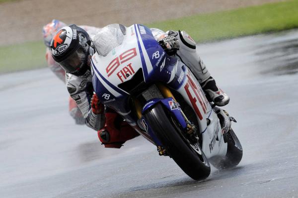 Temps variable pour les Yamaha à  Donington