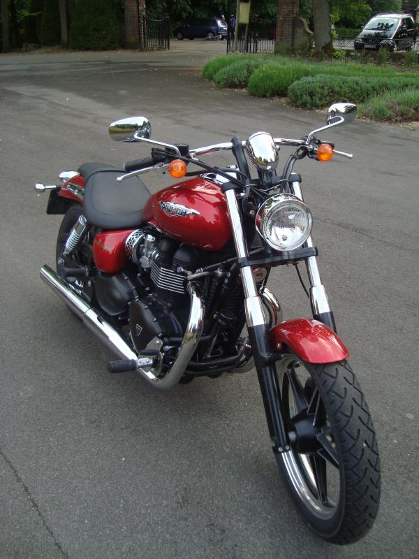 TRIUMPH SPEEDMASTER 2011