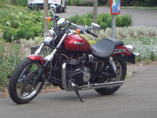 TRIUMPH SPEEDMASTER 2011