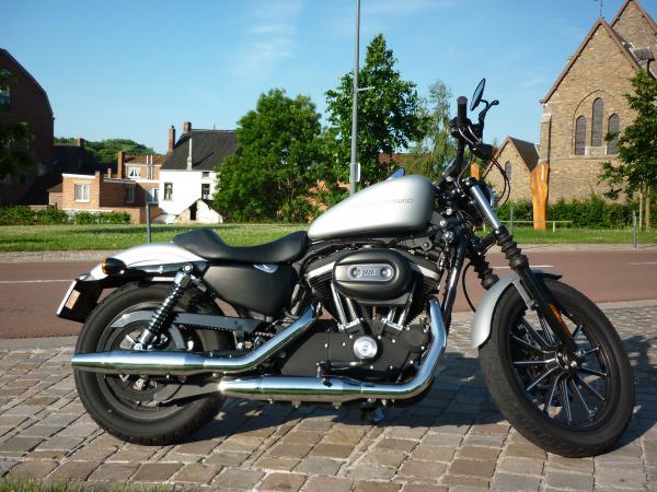 Harley Davidson 883 Iron : le roadster selon Harley?