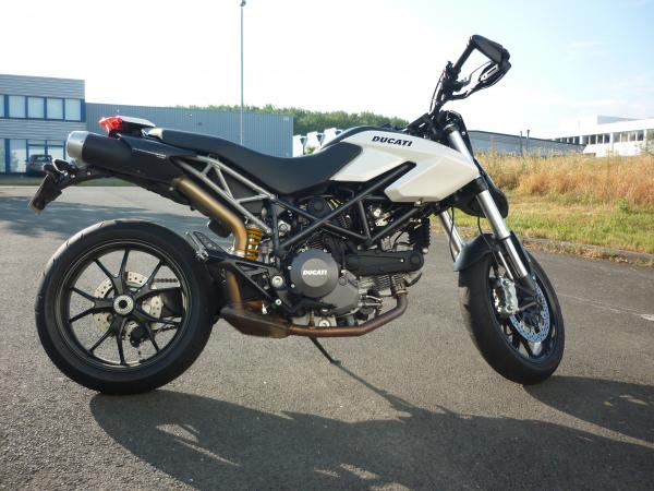 Ducati Hypermotard 796 : jolie tigresse