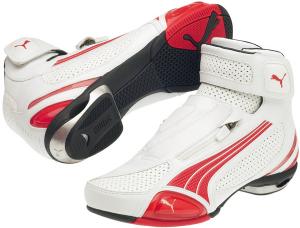 Des botillons sport existent : les Puma Sneakers Racing Testastretta V2