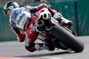 Carlos Checa à trois points du titre mondial