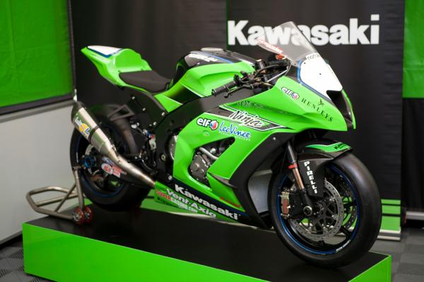 Kawasaki ZX-10R SBK 2011 : photos officielles toute en vert