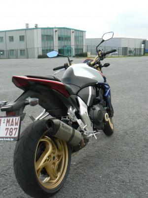 Honda CB1000R: la moto école