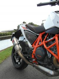 KTM Duke 690 R : l&rsquo;oRange façon spoRt