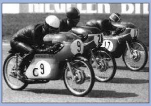 Bourse de vente et d&rsquo;échange pour motos classiques. Exposition de la marque Kreidler.