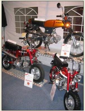 Bourse de vente et d&rsquo;échange pour motos classiques. Exposition de la marque Kreidler.