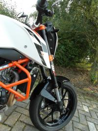 KTM Duke 690 R : l&rsquo;oRange façon spoRt