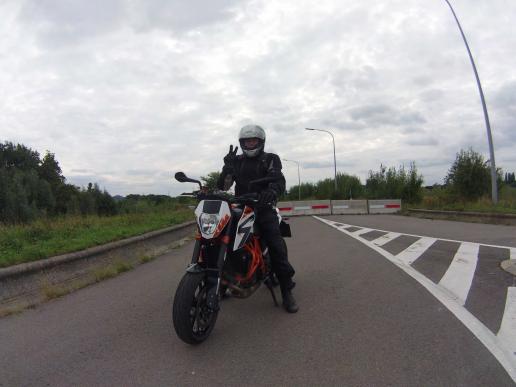 KTM Duke 690 R : l&rsquo;oRange façon spoRt