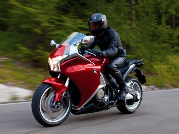 Honda dévoile sa nouvelle VFR 1200F