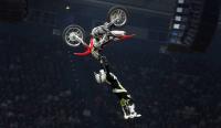 Vidéo: night of the Jumps : le double backflip