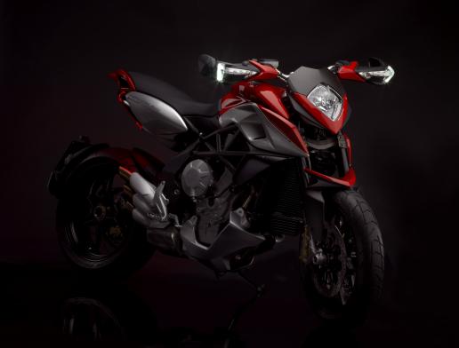 MV Agusta  attaque avec la Rivale, une moto qui porte bien son nom