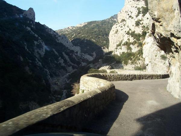 A moto dans les Pyrénées en offroad ou onroad.