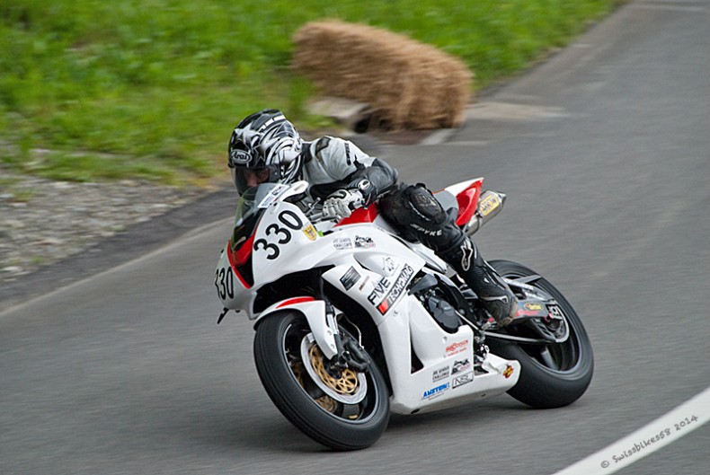 Coup d’oeil dans le rétro 1 : John Pilloud (Team Five) sur le podium en 2014 !