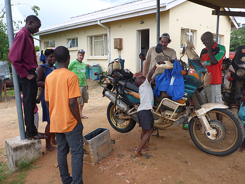 Trois motos pour relier Zurich au Cap: mission accomplie