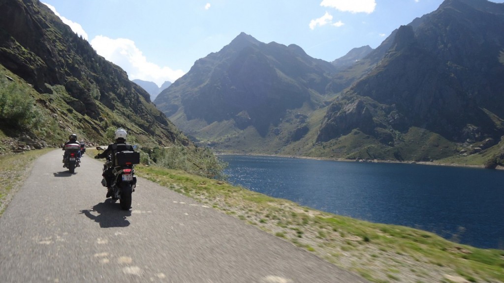 Découvrir les Pyrénées à moto