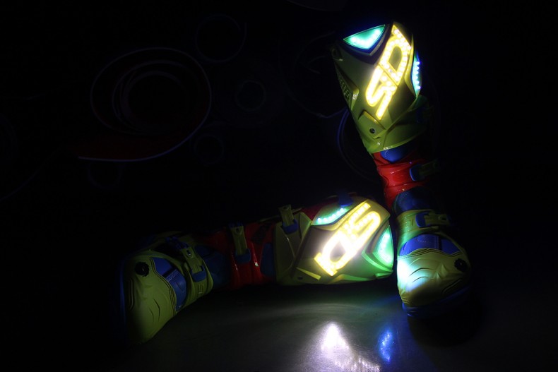 Sidi crée des bottes motocross lumineuses