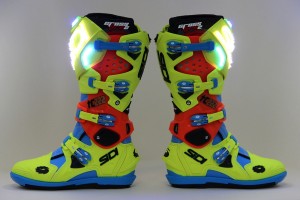 Sidi crée des bottes motocross lumineuses