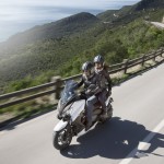 2015-Yamaha-X-MAX-400-EU-Absolute-White-Action-007