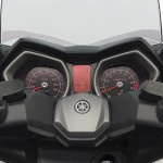 2015-Yamaha-X-MAX-400-EU-Absolute-White-Detail-006