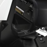2015-Yamaha-X-MAX-400-EU-Absolute-White-Detail-011
